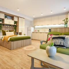 SPOT THE GIRAFFE. Desirable Studio at Tineretului