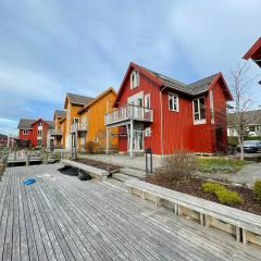 Ballstad Delicate Ocean Front House - Rorbu style