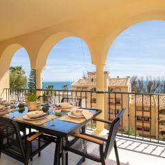 Panoramic sea views and direct access to the beach from the community in Torrenueva (La Cala de Mijas)