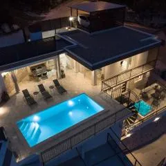 New Villa Stella with 32 sqm private heated pool Jacuzzi Sauna Media room 3 bedrooms