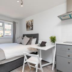 Findon Suite- 10mins close to Airport