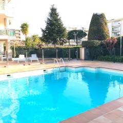 Studio en rez de jardin en bord de mer avec piscine