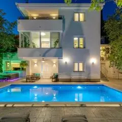 New Villa Zara with 32 sqm heated Pool, Jacuzzi, Billiard, Tennis table, 8pax