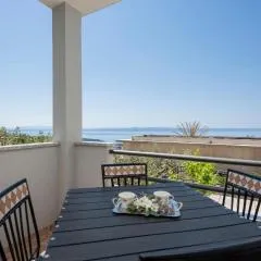 Two-Bedroom Apartment In Makarska