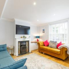 Beautiful central 3-bed w/roof terrace & parking