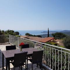 Villa mit großartigem Panoramablick auf das Meer und direkt am Pool