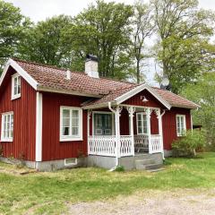 Nice holiday house located by the lake Bolmen