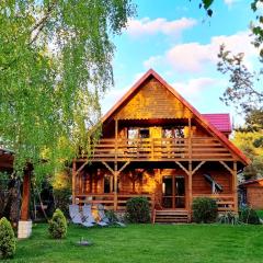 Klimatyczny drewniany dom z kominkiem nad jeziorem Mielno w 2h z Warszawy i Gdanska
