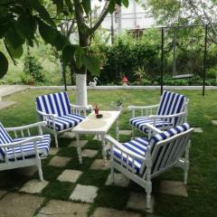 Casuta cu zorele 2 Mai