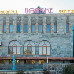 Syuniq Hotel