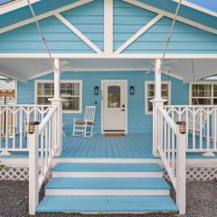 Blue Bungalow In Houston Heights! Walkable to Popular Bars