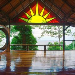 Surfers´bohemian dream overlooking the point break