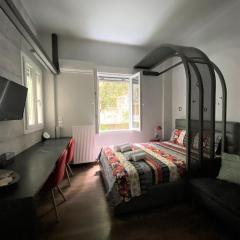 Dreamy Central Corner