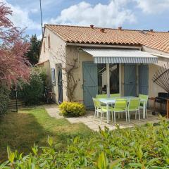 Petite maison dans résidence avec piscine proche plage et centre ville à pied