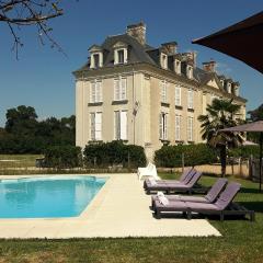 Château La Mothaye - self catering apartments with pool in the Loire Valley