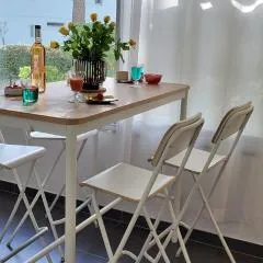 Une Escale en bord de Plage avec piscine et jardins