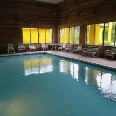 Golden Manor Inn & Suites
