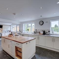 Norfolk Luxe Beach House Sleeps 8 Dog friendly