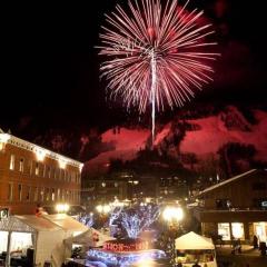 Luxury 2 Bedroom Mountain Vacation Rental In The Heart Of Downtown Aspen One Block From Silver Queen Gondola
