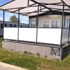 Welcoming chalet in Oostkapelle with garden