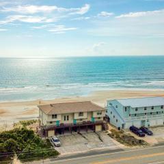 Beachfront getaway with ocean views, washer/dryer & AC - snowbirds welcome