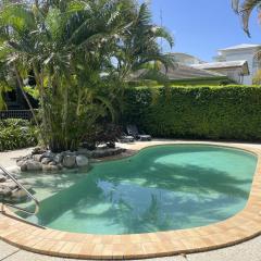 COCKLESHELL10 7 Tropical Apartment with Pool Area