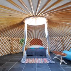 Unique underfloor heated Yurt with Hot tub