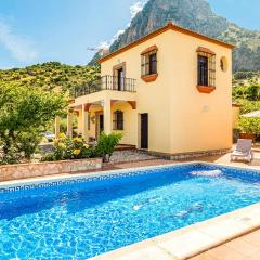 Lovely Home In El Gastor With Outdoor Swimming Pool