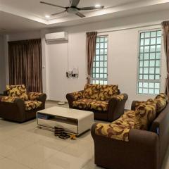 Big and cozy Homestay nearby Shell and Petronas office