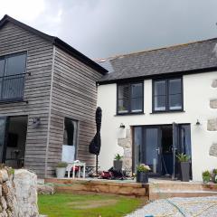 Luxurious property set in the heart of Cornwall with breathtaking views -Rhubarb Cottage