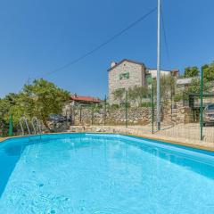 Villa Ana with jacuzzi & swimming pool