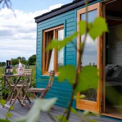 Tiny House in the vineyard by Gramofon Wine