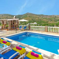 Villa Hacilla by Villa Plus