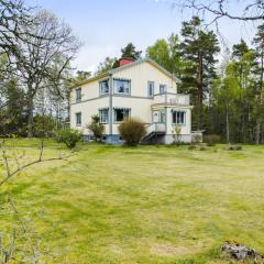 Nice holiday home in Grimshult with proximity to Lidhult in Smaland