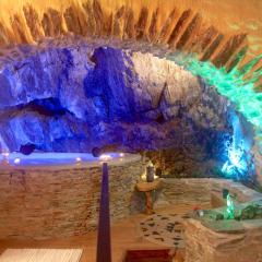 The Ginkgo Collioure : Amazing Private Jacuzzi built in Rock, 20m from the Beach, A/C, WiFi, Patio...