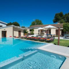 Villa Oms by Villa Plus