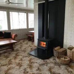 Twin Oaks - Ohakune Holiday Home