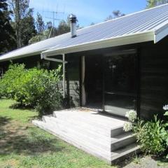 Puka Lodge Front dwelling - Pukawa Bay Home