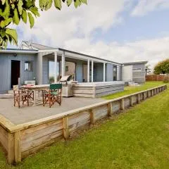 Sea Breeze - Whangamata Holiday Home