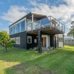By The Beach - Whangamata Holiday Home