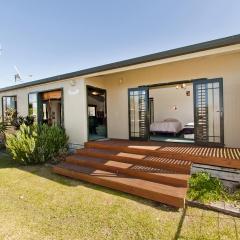 Korolevu Beach House - Whangamata Holiday Home