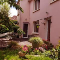 Chambre dans maison avec grand jardin pour location au mois uniquement