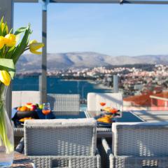 Oceanview Deluxe penthouse apartment with 89m2 living space 90m2 roof terrace