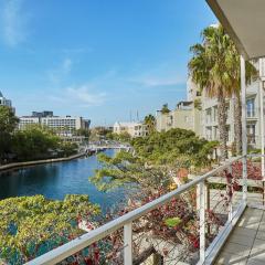 Spacious Apartment Waterfront Fast WIFI