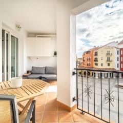 Exclusive 3 Bedroom 2 Bathroom Apartment close to Amenities - TR921LT