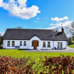 The Heights & Hollows Farmhouse, Saul, Downpatrick, SLEEPS 14