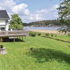 Nice Home In Vesterøy With Wifi