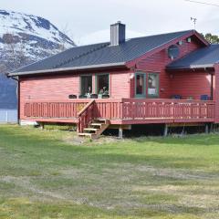 3 Bedroom Stunning Home In Hol I Tjeldsund