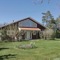 Stunning Home In Drottningskr With 3 Bedrooms And Wifi