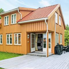 Stunning Home In Risr With 4 Bedrooms, Sauna And Wifi